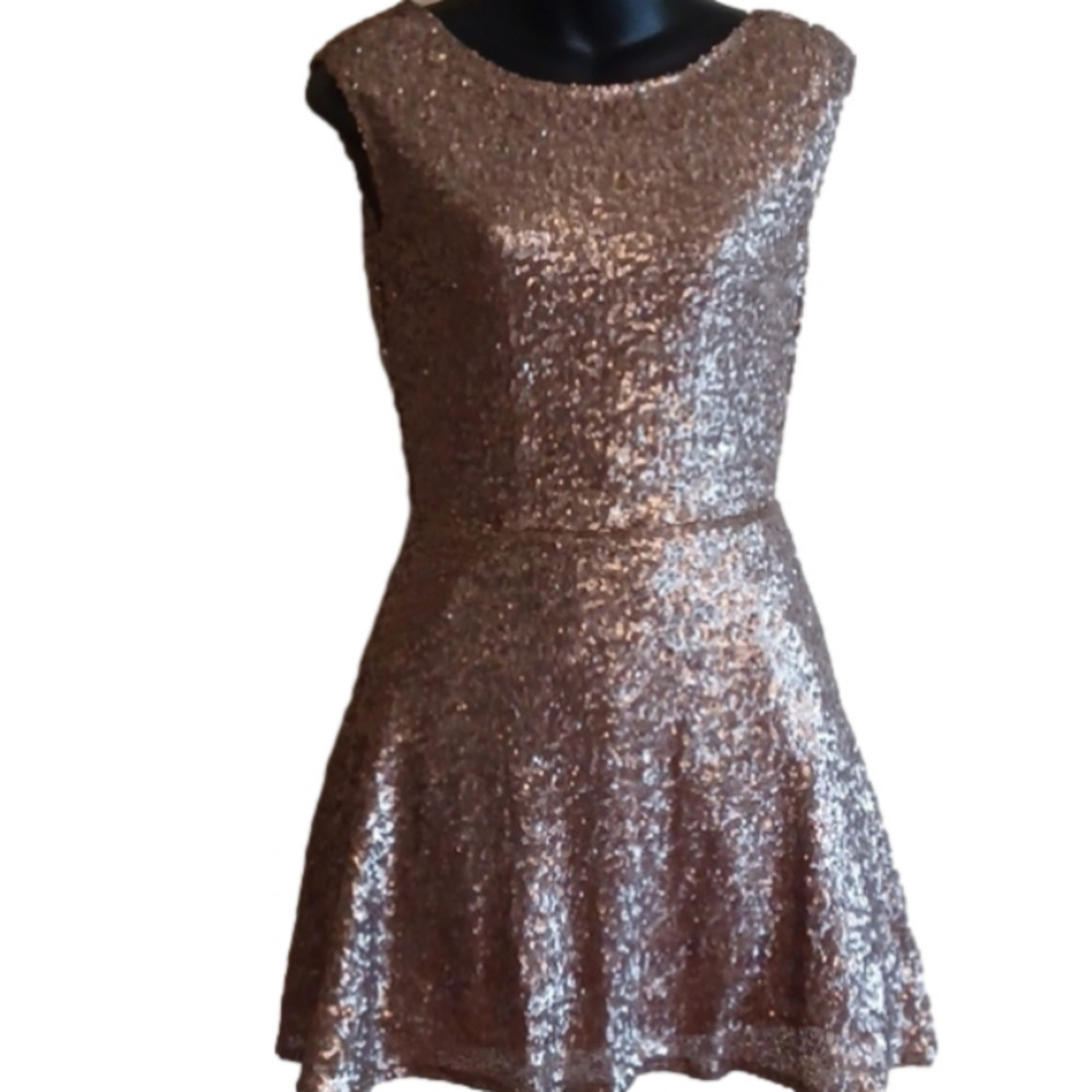 𝅺Tobi gold Sequined dress.Size small. Perfect For Summer Weddings!